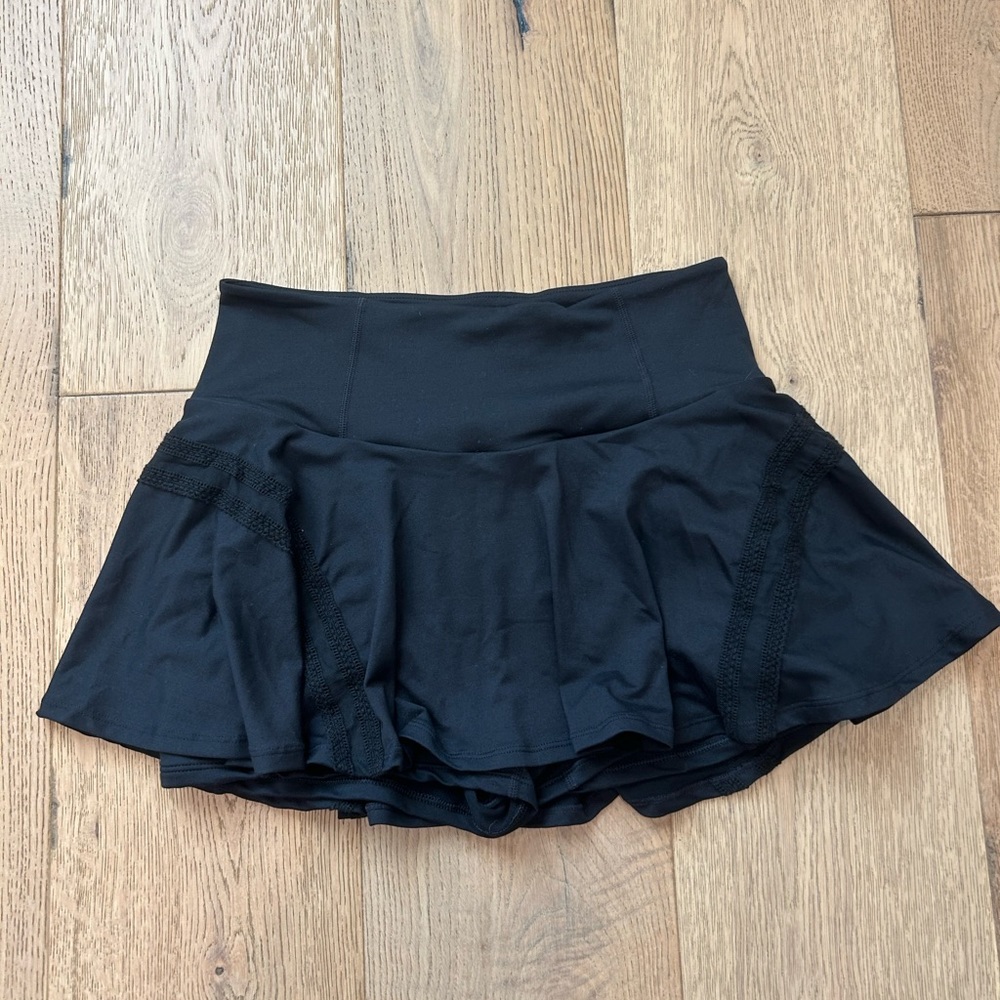 FREE PEOPLE MOVEMENT: PLEATS AND THANK YOU SKIRT (worm 2 times)